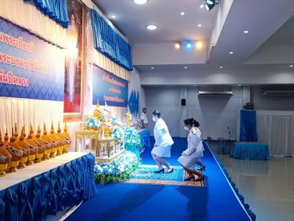 ไฟล์แนบ ร่วมพิธีถวายเครื่องราชสักการะและวางพานพุ่ม และพิธีจุดเทียนถวายพระพรชัยมงคล เฉลิมพระเกียรติสมเด็จพระนางเจ้าสิริกิติ์พระบรมราชินีนาถ พระบรมราชชนนีพันปีหลวง 