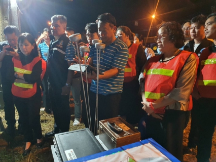 ไฟล์แนบ นายสุรชัย เชื้อแพ่ง รองผู้ว่าการ (ปฏิบัติการ 5) นายประทีป กุศลวัฒนะ ผู้อำนวยการการประปาส่วนภูมิภาคเขต 4 พร้อมด้วยสภาพัฒนาการเศรษฐกิจและสังคมแห่งชาติ&#8203; ร่วมลงพื้นที่ทำ Step test ค้นหาท่อแตกท่อรั่วบริเวณพื้นที่ DMA-19