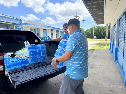 ไฟล์แนบ กปภ.สาขาพนมทวน ร่วมสนับสนุนน้ำดื่มให้กับชมรมบาสเกตบอลจังหวัดกาญจนบุรี เพื่อใช้ในการแข่งขันกีฬาแห่งชาติ ครั้งที่ 48 กาญจนบุรีเกมส์