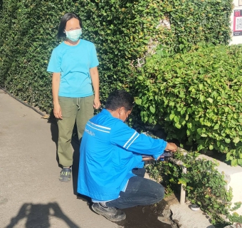 ไฟล์แนบ กปภ.สาขากำแพงเพชร ส่งมิสเตอร์ประปาตรวจสอบประตูน้ำรั่ว สร้างรอยยิ้มให้ลูกค้า