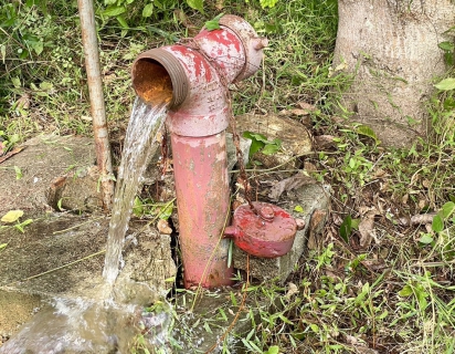 ไฟล์แนบ กปภ.สาขาขลุง ออกสำรวจหาท่อรั่วในพื้นที่ตามแผน MM07 สถานีผลิตน้ำพลิ้ว จ่ายพื้นที่แหลมสิงห์ พร้อมลงพื้นที่เชิงรุกตรวจสอบมาตรวัดน้ำ 0 ลบ.ม. และได้เปิดน้ำระบายตะกอนปลายสาย เช็คแรงดัน ทำความสะอาดตรวจเช็คประตูน้ำ บริเวณโซนเขาน้อย ตำบลปากน้ำแหลมสิงห์ อำเภอแหลมสิงห์ จังหวัดจันทบุรี