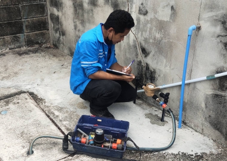 ไฟล์แนบ กปภ.สาขากำแพงเพชร ใช้ระบบติดตามาตรตรวจสอบมาตรที่มีแนวโน้มชำรุด พบ มาตรวัดน้ำเดินผิดปกติ เร่งเปลี่ยนทันที ! 