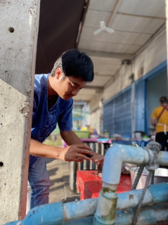 ไฟล์แนบ กปภ.สาขากำแพงเพชร ส่งทีมช่างตรวจสอบน้ำไม่ไหล สร้างรอยยิ้มให้ลูกค้า " บริการฟรีไม่คิดค่าแรง "
