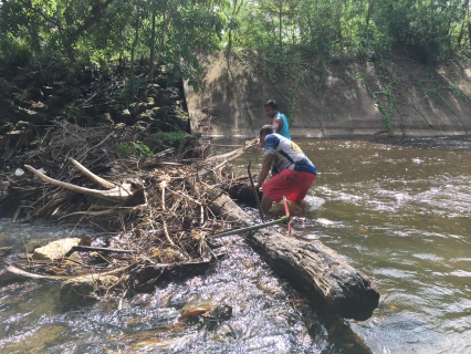 ไฟล์แนบ การประปาส่วนภูมิภาคสาขากาญจนดิษฐ์ ดำเนินการรื้อขยะและเปิดทางน้ำเพื่อแก้ปัญหาน้ำคลองกะแดะ ไหลน้อยและมีขยะขวางทางน้ำ