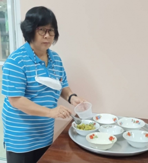 ไฟล์แนบ กปภ.สาขาขลุง เข้าร่วมกิจกรรมเข้าวัดทำบุญวันธรรมสวนะ (วันพระ) ณ วัดท่าสอน ตำบลบ่อ อำเภอขลุง จังหวัดจันทบุรี