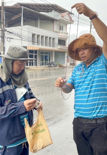 ไฟล์แนบ กปภ.สาขาขลุง ออกสำรวจหาท่อรั่ว เพื่อแก้ไขปัญหาน้ำไหลอ่อน-ไม่ไหล ในพื้นที่รับผิดชอบ บริเวณ ถ.เทศบาลสาย3 ซ.5 อ.ขลุง จ.จันทบุรี