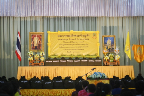 ไฟล์แนบ การประปาส่วนภูมิภาคสาขาตราด ร่วมบริการน้ำดื่มตราสัญลักษณ์ กปภ.ให้แก่ประชาชน ที่มาให้การต้อนรับ นายอรรถนิติ ดิษฐอำนาจ องคมนตรี และคณะ