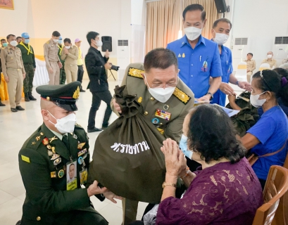 ไฟล์แนบ การประปาส่วนภูมิภาคสาขาตราด ร่วมบริการน้ำดื่มตราสัญลักษณ์ กปภ.ให้แก่ประชาชน ที่มาให้การต้อนรับ นายอรรถนิติ ดิษฐอำนาจ องคมนตรี และคณะ