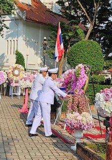 ไฟล์แนบ กปภ.สาขาสุโขทัย โดยนายธงชัย  สถิตย์ตระกูล ผู้จัดการมอบให้นายวัชพงศ์ พรหมรัตน์ ผู้ช่วยผู้จัดการ  และพนักงานในสังกัด ร่วมพิธีน้อมรำลึกเนื่องในวันคล้ายวันสวรรคตพระบาทสมเด็จพระจุลจอมเกล้าเจ้าอยู่หัว "วันปิยะมหาราช" ๒๓ ตุลาคม ๒๕๖๖ ณ บริเวณลานด้านหน้าพระบรมราชานุสาวรีย์พระบาทสมเด็จพระจุลจอมเกล้าเจ้าอยู่หัว ศาลากลางจังหวัดสุโขทัย โดยนำน้ำดื่มบรรจุขวด ตราสัญญาลักษณ์ กปภ. แจกฟรีให้กับผู้ร่วมงานด้วย#วันปิยะมหาราช