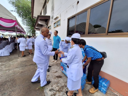 ไฟล์แนบ การประปาส่วนภูมิภาคสาขากาญจนดิษฐ์เข้าร่วมบริการน้ำดื่มบรรจุขวดในกิจกรรม วางพวงมาลาเพื่อน้อมรำลึก ในพระมหากรุณาธิคุณ เนื่องในวันคล้ายวันสวรรคต พระบาทสมเด็จพระจุลจอมเกล้าเจ้าอยู่หัว