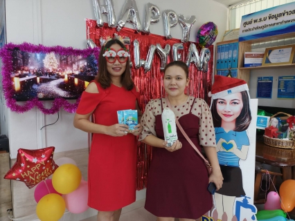 ไฟล์แนบ กปภ.สาขากำแพงเพชร จัดเต็มม !! มอบความสุขให้ลูกค้า happy hour ใส่ชุดสีแดงมาถ่ายรูป รับไปเลย !! แก้วน้ำ Merry Christmas