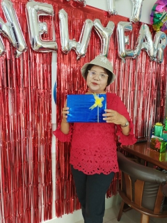 ไฟล์แนบ กปภ.สาขากำแพงเพชร จัดเต็มม !! มอบความสุขให้ลูกค้า happy hour ใส่ชุดสีแดงมาถ่ายรูป รับไปเลย !! แก้วน้ำ Merry Christmas