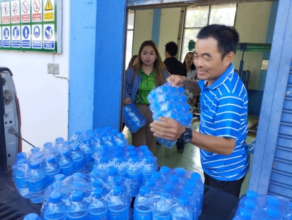 ไฟล์แนบ การประปาส่วนภูมิภาคสาขาท่าแซะ ร่วมสนับสนุนน้ำดื่มบรรจุขวดตราสัญลักษณ์กปภ. ให้กับสำนักงานเทศบาลตำบลชุมโค อำเภอปะทิว จังหวัดชุมพร