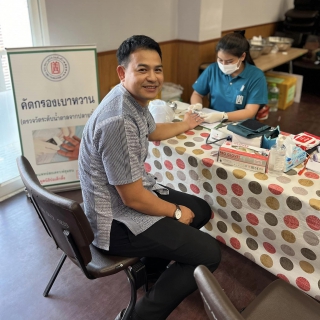 ไฟล์แนบ กปภ.สาขาขอนแก่น (พ) ร่วมพิธีมอบวัสดุอุปกรณ์ระหว่างมูลนิธิป่อเต็กตึ๊ง ร่วมกับ กรมการพัฒนาชุมชน สนับสนุนการประกอบอาชีพให้แก่ครัวเรือนยากจน และจักรยานให้กับโรงเรียนในพื้นที่ชนบท จังหวัดขอนแก่น พร้อมนำหน่วยแพทย์เคลื่อนที่ออกบริการแก่ชาวขอนแก่น ฟรี