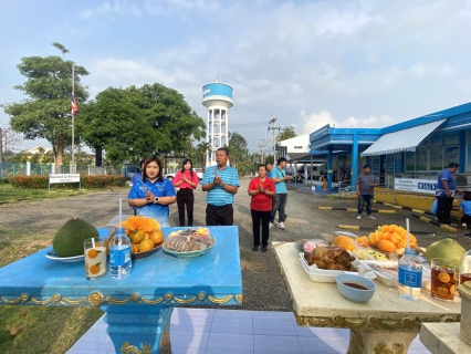 ไฟล์แนบ กปภ.สาขาขลุง ร่วมกันถวายเครื่องสักการะแก่พระภูมิเจ้าที่ และพระแม่ธรณีวิสุทธิสรรพสักขีบารมีธำรงชล เนื่องในเทศกาลวันตรุษจีน ประจำปี 2567