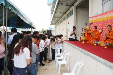 ไฟล์แนบ กปภ.สาขาปทุมธานี จัดพิธีทำบุญตักบาตร ถวายจตุปัจจัยไทยธรรม เนื่องในวันคล้ายวันสถาปนา กปภ. ครบรอบ 45 ปี