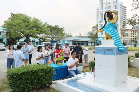 ไฟล์แนบ กปภ.สาขาปทุมธานี จัดพิธีทำบุญตักบาตร ถวายจตุปัจจัยไทยธรรม เนื่องในวันคล้ายวันสถาปนา กปภ. ครบรอบ 45 ปี