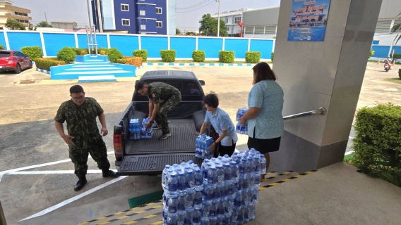 ไฟล์แนบ กปภ.สาขาอ้อมน้อย มอบน้ำดื่มตราสัญลักษณ์ กปภ. และน้ำดื่มบรรจุขวด เพื่อสนับสนุนร่วมต้อนรับคณะกรรมการตรวจสอบและประเมินผลประจำกระทรวงมหาดไทย