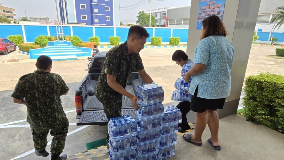 ไฟล์แนบ กปภ.สาขาอ้อมน้อย มอบน้ำดื่มตราสัญลักษณ์ กปภ. และน้ำดื่มบรรจุขวด เพื่อสนับสนุนร่วมต้อนรับคณะกรรมการตรวจสอบและประเมินผลประจำกระทรวงมหาดไทย