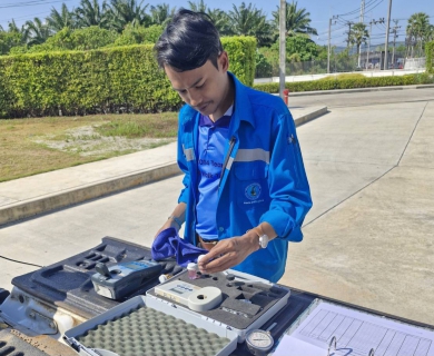 ไฟล์แนบ กปภ.สาขาภูเก็ต นำทีมลงพื้นที่ บริเวณ หมู่บ้านศุภาลัยเบลล่า ต.เกาะแก้ว อ.เมืองภูเก็ต จ.ภูเก็ต เพื่อดำเนินการตรวจสอบคุณภาพน้ำ