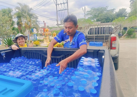 ไฟล์แนบ การประปาส่วนภูมิภาคสาขาบ้านนาสาร มอบน้ำดื่มบรรจุขวดตราสัญลักษณ์กปภ. ให้กับที่ว่าการอำเภอเวียงสระ ในโครงการการตรวจประเมินผลงานศูนย์เรียนรู้ โครงการอันเนื่องมาจากพระราชดำริต้นแบบประจำปี พ.ศ.2567 