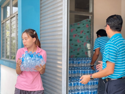 ไฟล์แนบ กปภ.สาขาคลองหลวง สนับสนุนน้ำดื่มบรรจุขวดตราสัญลักษณ์ กปภ. แก่นักศึกษาคณะวิศวกรรมศาสตร์ ม.ธรรมศาสตร์ ศูนย์รังสิต เพื่อจัดกิจกรรม ค่ายวิศวะเหลาดินสอ