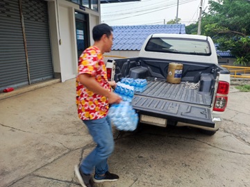 ไฟล์แนบ กปภ.สาขาพยุหะคีรีมอบน้ำดื่ม ให้แก่ องค์การบริหารส่วนตำบลเขาทอง ในโครงการป้องกันและลดอุบัติเหตุในช่วงเทศกาลสงกรานต์ 2567