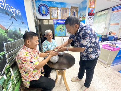 ไฟล์แนบ กปภ.สาขาขลุง จัดกิจกรรมสรงน้ำพระพุทธรูป สรงน้ำพระแม่ธรณี พร้อมร่วมรดน้ำขอพรผู้ใหญ่ เพื่อสืบสานประเพณีและวัฒนธรรมไทย เนื่องในเทศกาลมหาสงกรานต์ (ปีใหม่ไทย) ประจำปี 2567