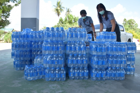 ไฟล์แนบ กปภ.สาขาระยอง ส่งน้ำใจ สนับสนุนน้ำดื่มบรรจุขวดตราสัญลักษณ์ กปภ. ช่วยเหลือผู้ประสบภัยจากเหตุเพลิงไหม้โกดังเก็บสารเคมี  โรงงานกำจัดกากขยะอุตสาหกรรม อ.บ้านค่าย จ.ระยอง