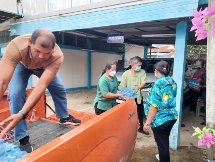 ไฟล์แนบ กปภ.สาขาชัยนาท มอบน้ำดื่มบรรจุขวดสำหรับเจ้าหน้าที่อยู่เวรประจำจุดตรวจหลัก จุดบริการร่วม และด่านชุมชนช่วงเทศกาลสงกรานต์