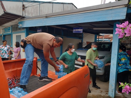 ไฟล์แนบ กปภ.สาขาชัยนาท มอบน้ำดื่มบรรจุขวดสำหรับเจ้าหน้าที่อยู่เวรประจำจุดตรวจหลัก จุดบริการร่วม และด่านชุมชนช่วงเทศกาลสงกรานต์