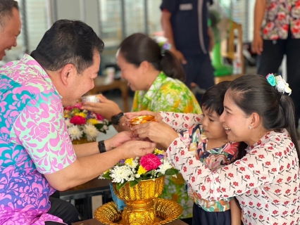 ไฟล์แนบ กปภ.สาขาสมุทรสงคราม ร่วมสรงน้ำพระและรดน้ำขอพรผู้ใหญ่ สืบสานประเพณีไทย เนื่องในวันขึ้นปีใหม่ไทยหรือเทศกาลสงกรานต์ ประจำปี 2567