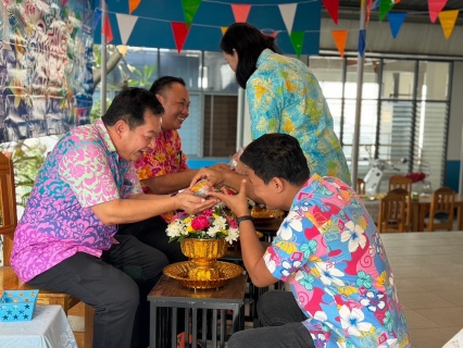 ไฟล์แนบ กปภ.สาขาสมุทรสงคราม ร่วมสรงน้ำพระและรดน้ำขอพรผู้ใหญ่ สืบสานประเพณีไทย เนื่องในวันขึ้นปีใหม่ไทยหรือเทศกาลสงกรานต์ ประจำปี 2567