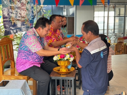 ไฟล์แนบ กปภ.สาขาสมุทรสงคราม ร่วมสรงน้ำพระและรดน้ำขอพรผู้ใหญ่ สืบสานประเพณีไทย เนื่องในวันขึ้นปีใหม่ไทยหรือเทศกาลสงกรานต์ ประจำปี 2567