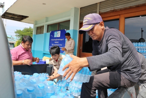 ไฟล์แนบ กปภ.สาขาปทุมธานี สนับสนุนน้ำดื่ม กปภ. สำหรับโครงการฝึกอบรมสร้างกลุ่มอาชีพผลิตภัณฑ์ปลาเค็มและน้ำพริกและศึกษาดูงานเสริมทักษะให้กับประชาชนในตำบลบ้านงิ้ว ขององค์การบริหารส่วนตำบลบ้านงิ้ว อำเภอสามโคก จังหวัดปทุมธานี