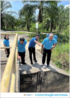 ไฟล์แนบ นายวิทยา สามสุวรรณ ผอ.กปภ.ข.4 พร้อมด้วยนายไกรสร มะหะหมัด ผช.กปภ.ข.4 (บริหาร) และนายอภิชาติ ถ้ำจันทร์ ผอ.กองระบบจำหน่าย ลงพื้นที่ตรวจเยี่ยม กปภ.สาขาขนอม พร้อมติดตามสถานการณ์น้ำในพื้นที่ โดยมี นายสมพงศ์  ณ นคร ผจก.กปภ.สาขาขนอม ให้การต้อนรับ