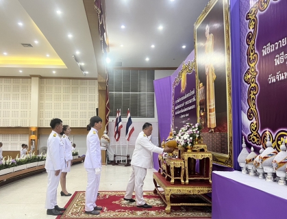ไฟล์แนบ กปภ.สาขาสมุทรสงคราม ร่วมพิธีถวายเครื่องราชสักการะและวางพานพุ่ม และพิธีจุดเทียนถวายพระพรชัยมงคล  เนื่องในโอกาสวันเฉลิมพระชนมพรรษา สมเด็จพระนางเจ้าฯพระบรมราชินี ทรงเจริญพระชนพรรษา 46 พรรษา ในวันที่ 3 มิถุนายน 2567