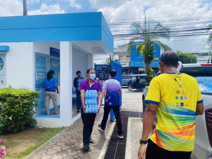 ไฟล์แนบ กปภ.สาขากระบี่ สนับสนุนน้ำดื่มบรรจุขวด จำนวน 240 ขวด ทูลกระหม่อมหญิงอุบลรัตน์ราชกัญญา สิริวัฒนาพรรณวดี องค์ประธานในโครงการ TO BE NUMBER ONE พระราชทานวโรกาสเสด็จเยี่ยมสมาชิกและติดตามการดำเนินการของโครงการ