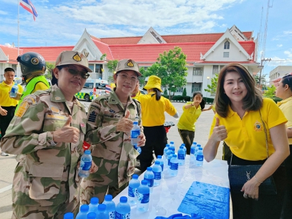 ไฟล์แนบ กปภ.สาขาสมุทรสาคร มอบน้ำดื่มบรรจุขวดจำนวน 3,000 ขวด สนับสนุนกิจกรรม เดิน วิ่ง ปั่น ธงตราสัญลักษณ์งานเฉลิมพระเกียรติพระบาทสมเด็จพระเจ้าอยู่หัวฯ