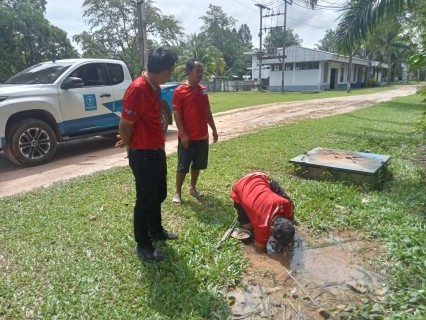 ไฟล์แนบ กปภ.สาขากระบี่ ดำเนินงานตามแผนบริหารจัดการน้ำสูญเสียเชิงรุก เดินหน้าลงพื้นที่สถานีผลิตน้ำหนองทะเล ตำบลหนองทะเล อำเภอเมือง จังหวัดกระบี่ เดินเท้าหาท่อแตกรั่ว พร้อมซ่อมปิดจุด เพื่อลดการเกิดน้ำสูญเสีย