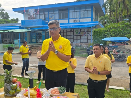 ไฟล์แนบ กปภ.สาขาภูเก็ต ร่วมจัดกิจกรรม พิธีสักการะพระภูมิเจ้าที่ ศาลพระแม่ธรณีวิสุทธิสรรพสักขีบารมีธำรงชล ที่ประดิษฐานบริเวณด้านหน้าอาคารสำนักงาน และพิธีสักการะศาลเจ้าแม่นวลน้องตะเคียนทอง