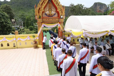 ไฟล์แนบ กปภ.สาขาประจวบคีรีขันธ์ เข้าร่วมพิธีเวียนเทียนสมโภชน้ำพระพุทธมนต์ศักดิ์สิทธิ์ งานเฉลิมพระเกียรติพระบาทสมเด็จพระเจ้าอยู่หัว เนื่องในโอกาสมหามงคลเฉลิมพระชนมพรรษา 6 รอบ 28 กรกฎาคม 2567 ณ วัดคลองวาฬ พระอารามหลวง