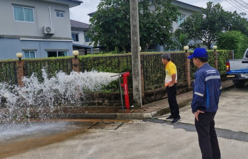 ไฟล์แนบ กปภ.สาขาภูเก็ต นำทีมลงพื้นที่ บริเวณ หมู่บ้านเดอะแพลนท์ พรุสมภาร ต.เทพกระษัตรี อ.ถลาง จ.ภูเก็ต ดำเนินการระบายตะกอนในเส้นท่อจ่ายน้ำ (Blow off)