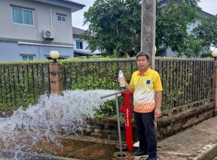 ไฟล์แนบ กปภ.สาขาภูเก็ต นำทีมลงพื้นที่ บริเวณ หมู่บ้านเดอะแพลนท์ พรุสมภาร ต.เทพกระษัตรี อ.ถลาง จ.ภูเก็ต ดำเนินการระบายตะกอนในเส้นท่อจ่ายน้ำ (Blow off)