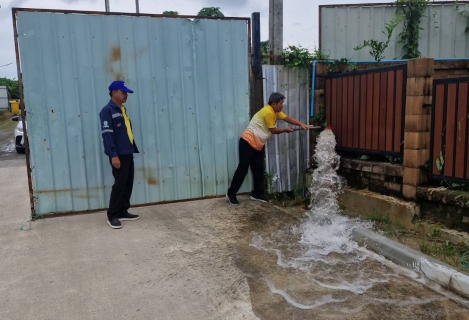 ไฟล์แนบ กปภ.สาขาภูเก็ต นำทีมลงพื้นที่ บริเวณ หมู่บ้านเดอะแพลนท์ พรุสมภาร ต.เทพกระษัตรี อ.ถลาง จ.ภูเก็ต ดำเนินการระบายตะกอนในเส้นท่อจ่ายน้ำ (Blow off)