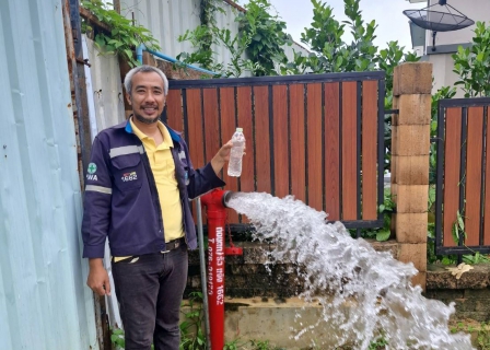 ไฟล์แนบ กปภ.สาขาภูเก็ต นำทีมลงพื้นที่ บริเวณ หมู่บ้านเดอะแพลนท์ พรุสมภาร ต.เทพกระษัตรี อ.ถลาง จ.ภูเก็ต ดำเนินการระบายตะกอนในเส้นท่อจ่ายน้ำ (Blow off)