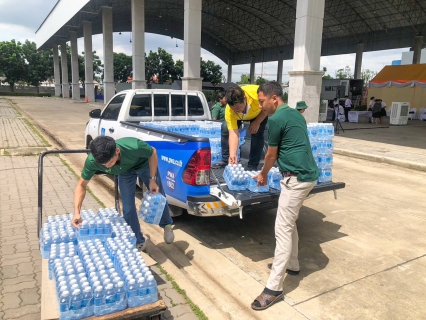 ไฟล์แนบ กปภ.สาขารังสิต(พ) สนับสนุนน้ำดื่มบรรจุขวดตราสัญลักษณ์ กปภ. และรถบรรทุกน้ำ ในการรับเสด็จสมเด็จพระเจ้าน้องนางเธอ เจ้าฟ้าจุฬาภรณวลัยลักษณ์ อัครราชกุมารี กรมพระศรีสวางควัฒน วรขัตติยราชนารี เสด็จทรงออกหน่วยสัตวแพทย์อาสาจุฬาภรณ์