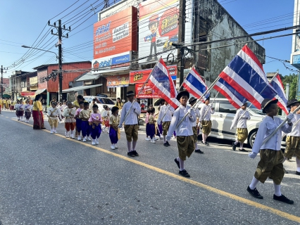 ไฟล์แนบ กปภ.สาขาท้ายเหมือง ดำเนินการแจกน้ำดื่มตราสัญลักษณ์กปภ.ในงานแห่เทียนพรรษา ประจำปี 2567