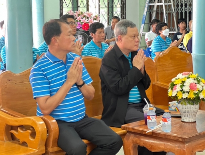 ไฟล์แนบ กปภ.สาขาสมุทรสงคราม ร่วมถวายเทียนจำนำพรรษาและทอดผ้าป่าสามัคคี ณ วัดบ้านหม้อ (ประชารังษี) 