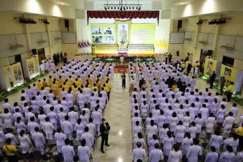 ไฟล์แนบ เข้าร่วมพิธีถวายเครื่องราชสักการะวางพานพุ่มและพิธีจุดเทียนชัยถวายพระพรชัยมงคล พระบาทสมเด็จพระเจ้าอยู่หัว เนื่องในโอกาสพระราชพิธีมหามงคล เฉลิมพระชนมพรรษา 6 รอบ 28 กรกฎาคม 2567